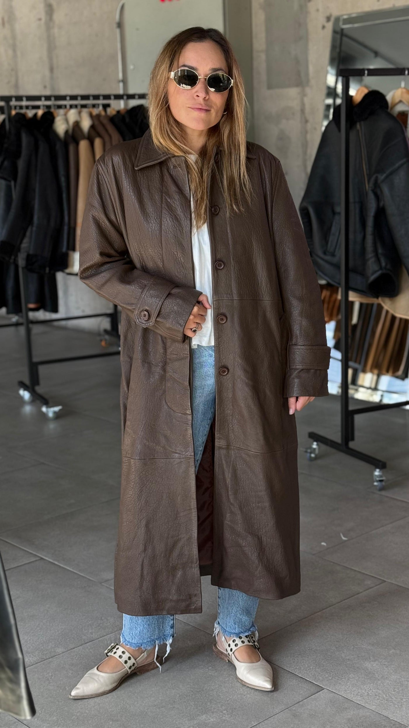 Trench Cuero Kensington Chocolate Estampado