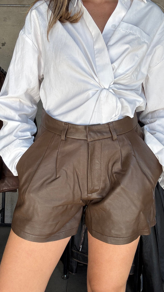 Short Cuero Bado Chocolate